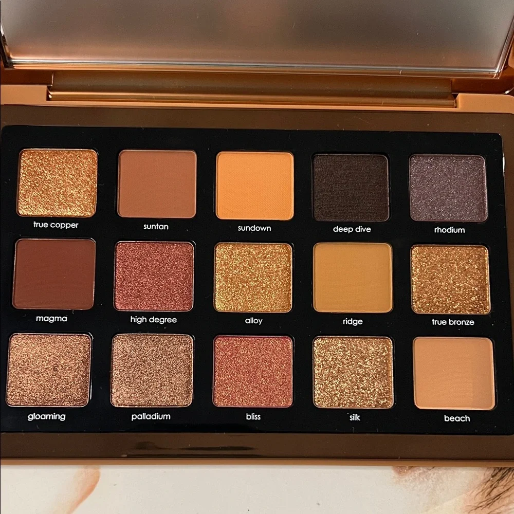 Natasha Denona Bronze Palette with Copper and Gold Hues - Picture 2 of 2